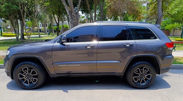 Jeep grand cherokee laredo 4x4 uso ejecutivo 2015 - Imagen 2
