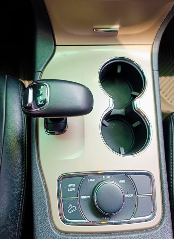 Jeep grand cherokee laredo 4x4 uso ejecutivo 2015 - Imagen 11