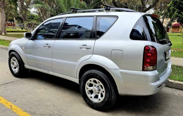 2004 Ssangyong rexton 4x4 3 filas - Imagen 8
